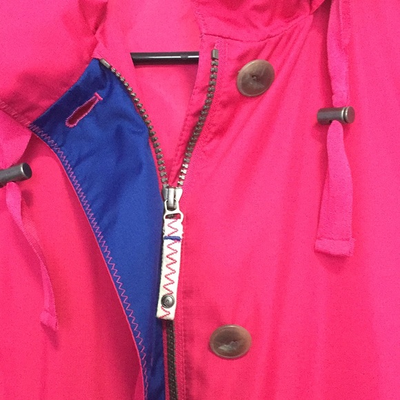Lands end rain jacket. size 2-4. Looks brand new. - Picture 4 of 8